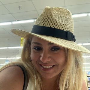 Meet your Posher, Roxana